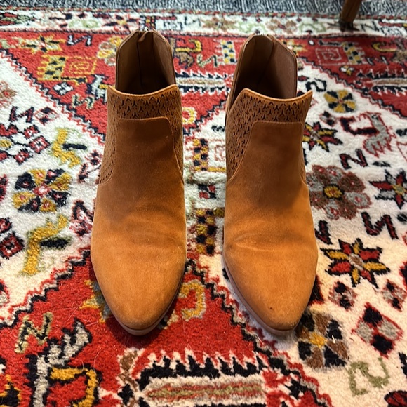 Vince Camuto Tan Booties - Picture 2 of 6